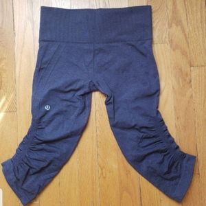 LULULEMON CAPRIS SIZE 4
